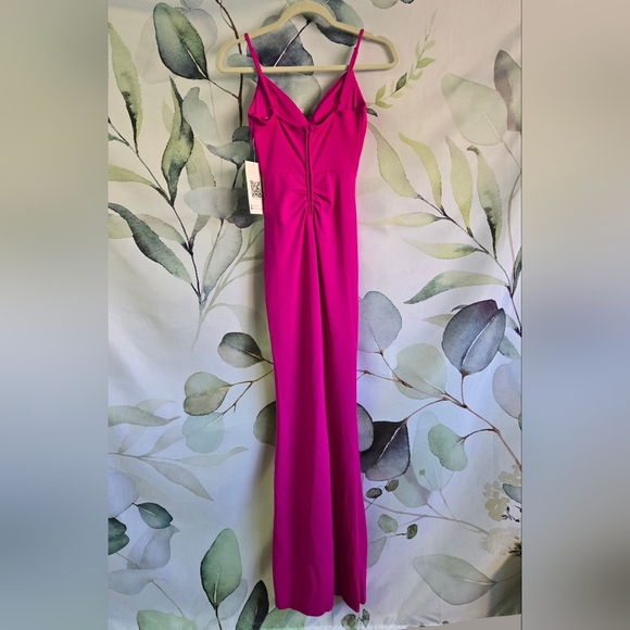 EMERALD SUNDAE | Crepe Spaghetti Strap Gown w/ Ruching in Fuchsia sz XS - Picture 2 of 9